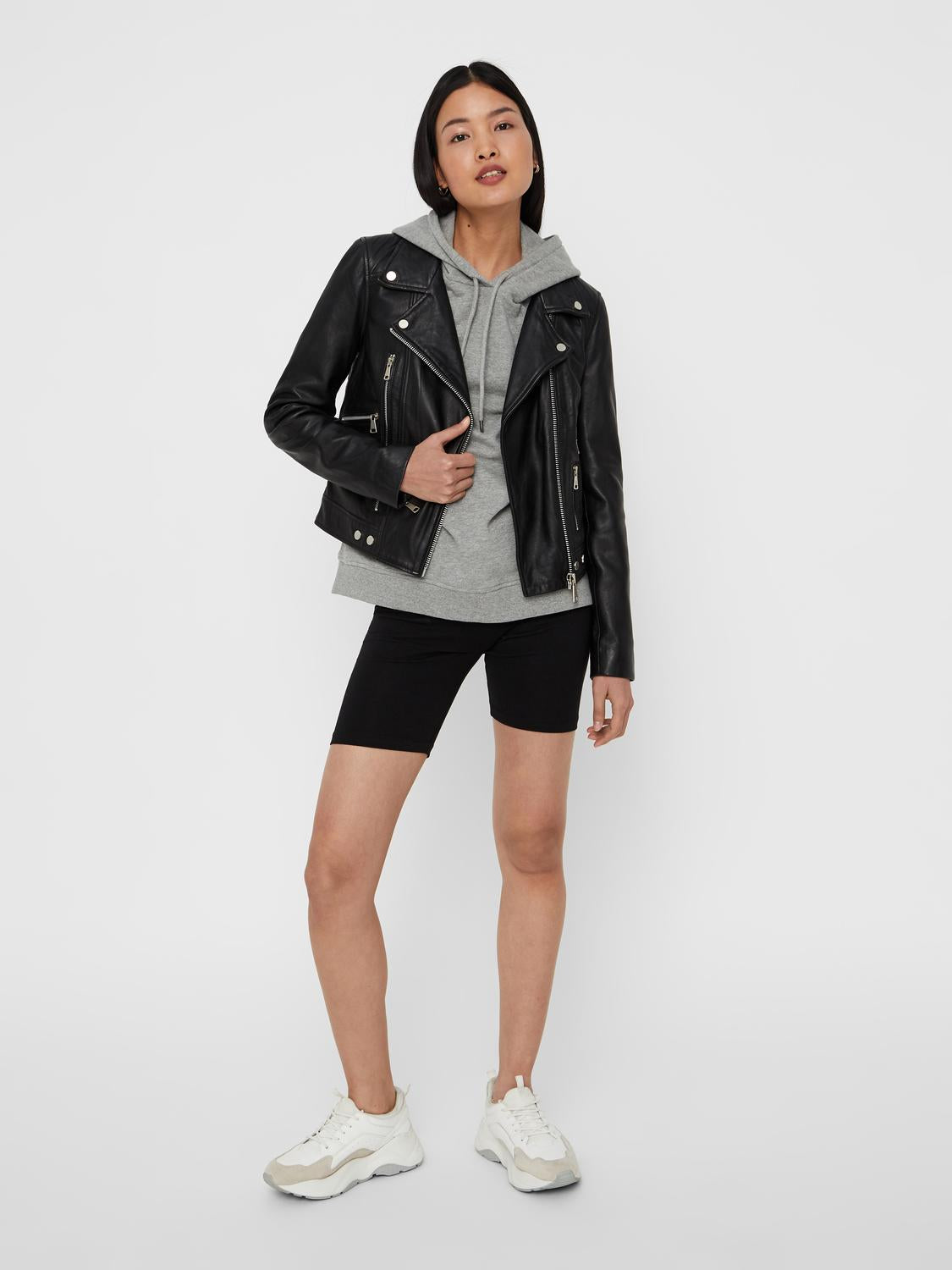 model_shot-front_full